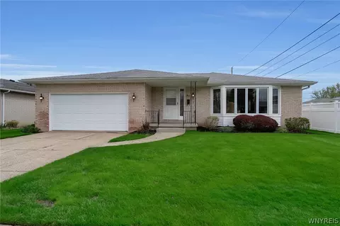 4 Village Ln, Buffalo, NY 14212