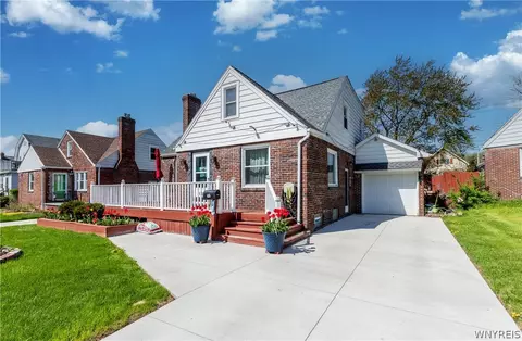 92 Mapleview Rd, Cheektowaga, NY 14225