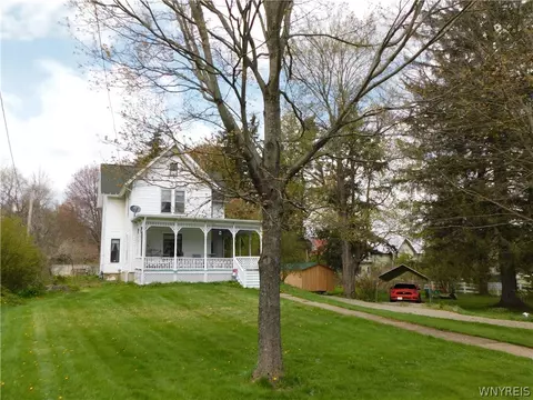 7 Vorhis St, Friendship, NY 14739