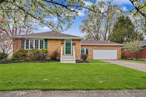 146 Marycrest Ln, West Seneca, NY 14224