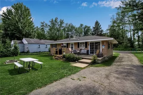 12848 Oneida St, Hanover, NY 14081