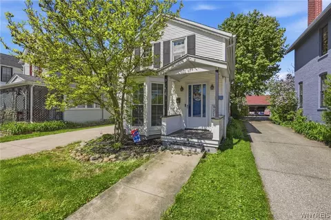 27 Church St, Lancaster, NY 14086