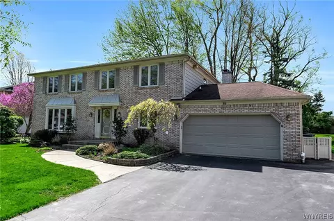 27 Cheshire Ln, East Amherst, NY 14051