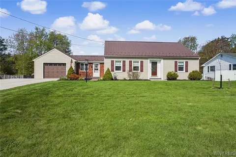62 W Edgewood Dr, Springville, NY 14141