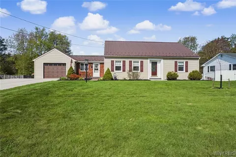 62 W Edgewood Dr, Springville, NY 14141