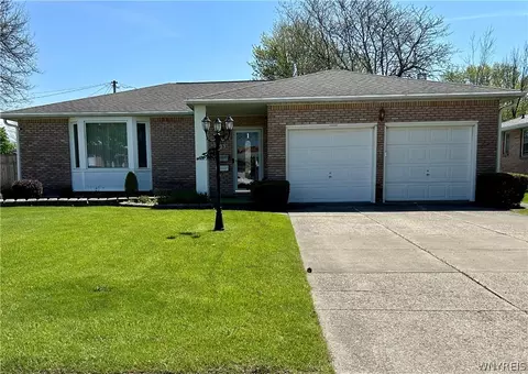 23 Argosy Dr, Amherst, NY 14226