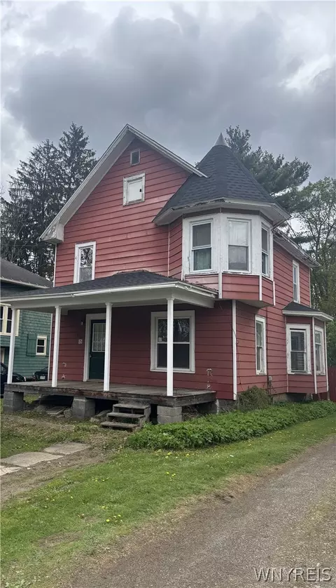 15 Washburn Ave, Franklinville, NY 14737