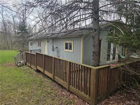 19 Meadowlark Ln, Orangeville, NY 14569
