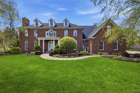 85 Galileo Dr, Amherst, NY 14221