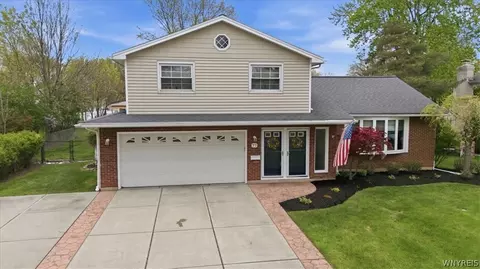 77 Willow Ln, Amherst, NY 14228