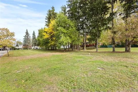 2204 River Rd, Wheatfield, NY 14304