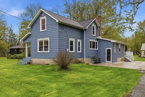 1476 Huth Rd, Grand Island, NY 14072