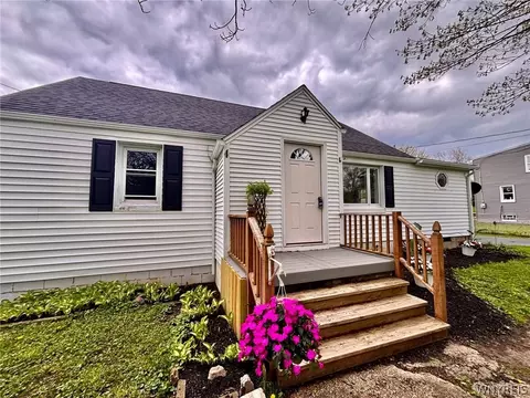 171 S Blossom Rd, Elma, NY 14059