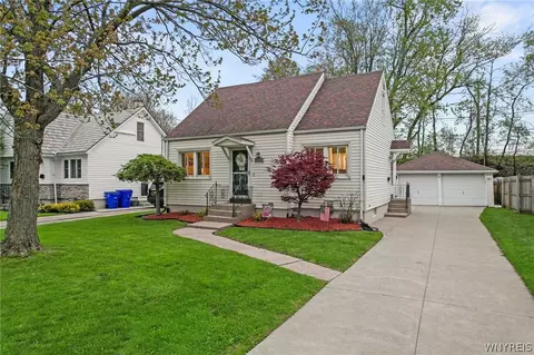 223 Kirkwood Dr, West Seneca, NY 14224