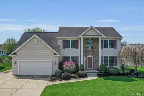 3604 Kelsey Ln, Wheatfield, NY 14120