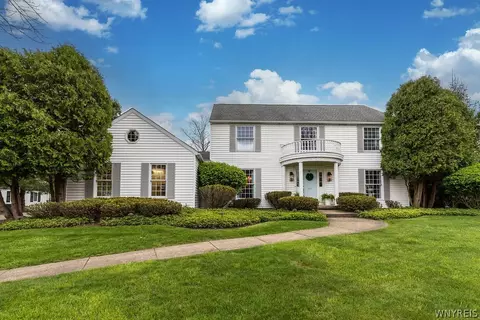 7 Fox Chapel Dr, Orchard Park, NY 14127