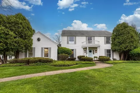 7 Fox Chapel Dr, Orchard Park, NY 14127