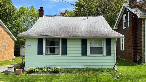5707 East Ln, Lake View, NY 14085