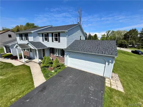 4382 Twilight Ln, Hamburg, NY 14075