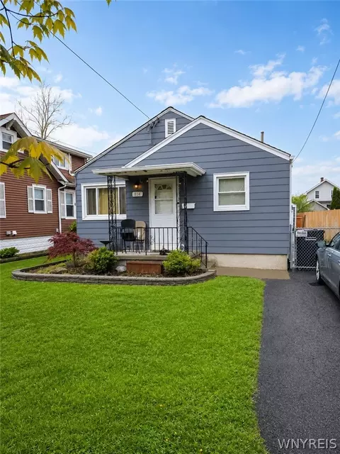 814 92nd St, Niagara Falls, NY 14304