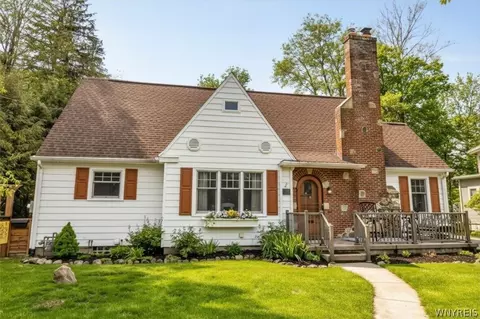 105 Park Pl, Aurora, NY 14052