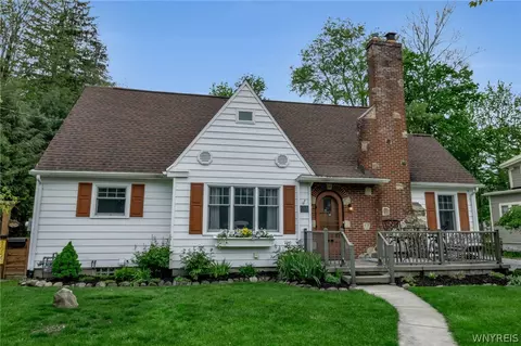 105 Park Pl, Aurora, NY 14052