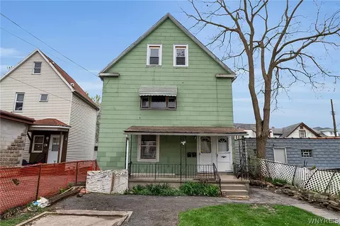 563 Tronolone Pl, Niagara Falls, NY 14301