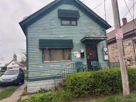 76 Sears St, Buffalo, NY 14212