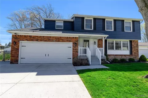 124 Park Lane Cir, Lockport, NY 14094