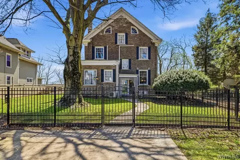 1 Hillcrest St, Niagara Falls, NY 14303