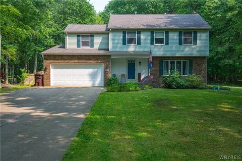 8969 Hammond Dr, Eden, NY 14057