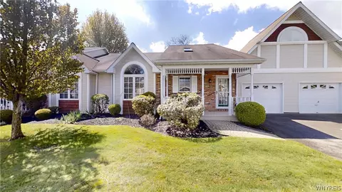 3 Birdwalk Ln, Amherst, NY 14221