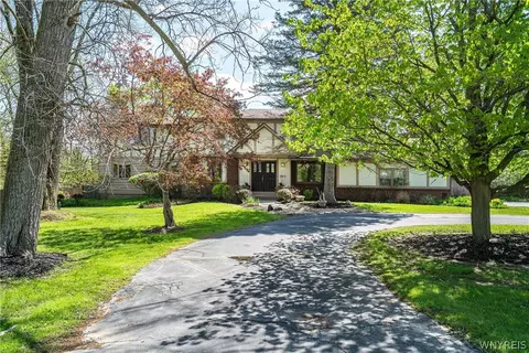 5241 Willowbrook Dr, Clarence, NY 14031