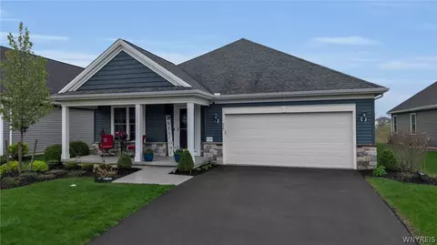 20 Saybrook Dr, Lancaster, NY 14086