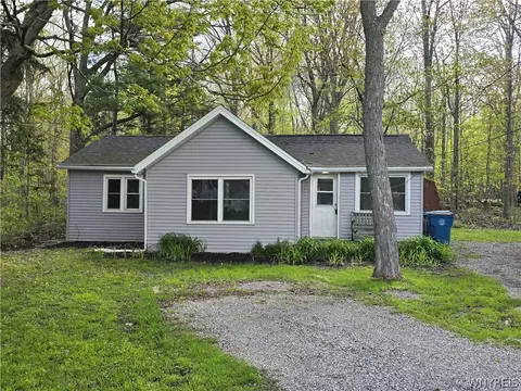 6959 Revere Dr, Evans, NY 14047