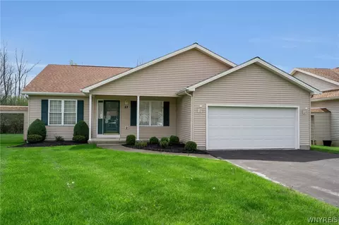 53 Alexander Pkwy, Pendleton, NY 14120