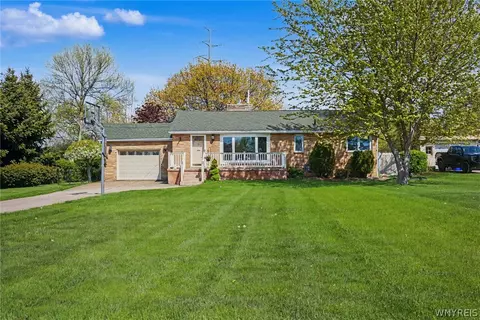 5459 Columbia Ave, Hamburg, NY 14075