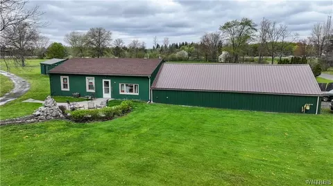 2572 Lakeview Rd, Hamburg, NY 14075