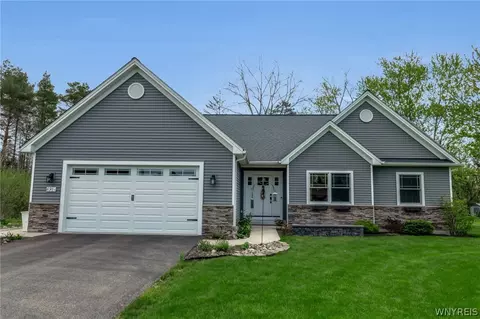 6981 Clinton St, Elma, NY 14059