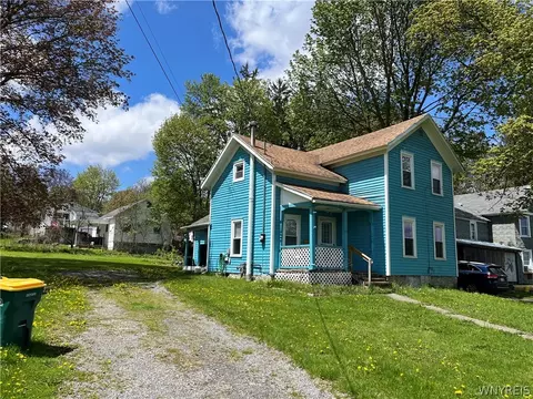 15 Gouinlock St, Warsaw, NY 14569