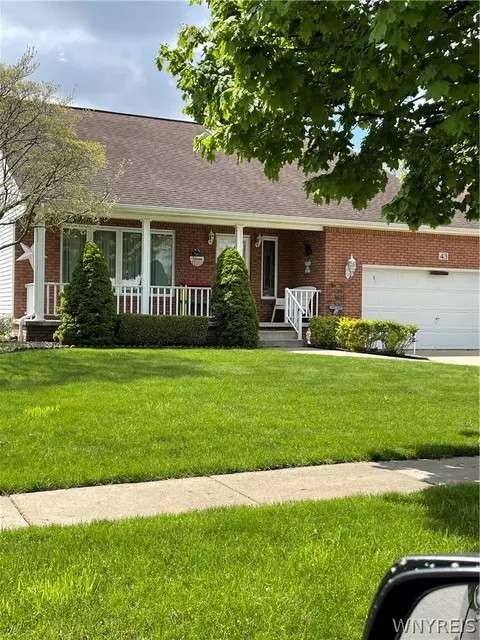 43 Garnet Dr, Cheektowaga, NY 14227