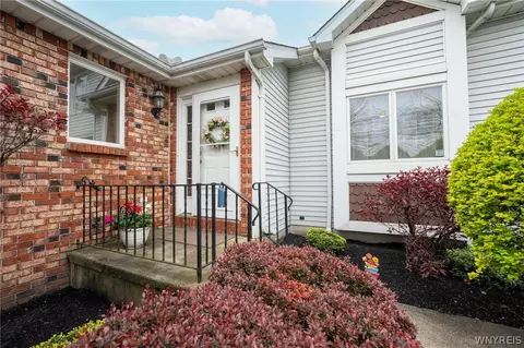 17 Niagara Shore Dr #17, Tonawanda, NY 14150