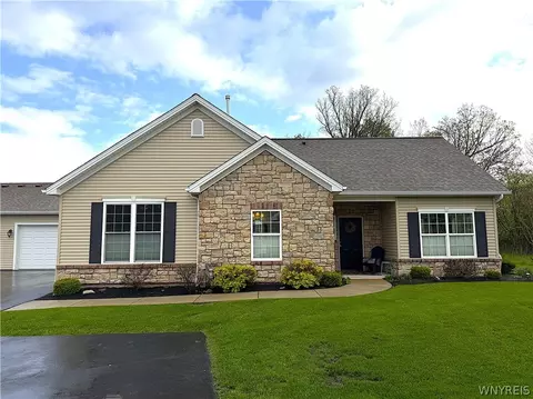 5683 Ferncrest Dr #B, Clarence Center, NY 14032