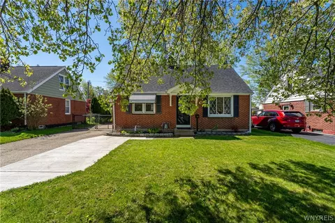 77 Peinkofer Dr, Cheektowaga, NY 14225