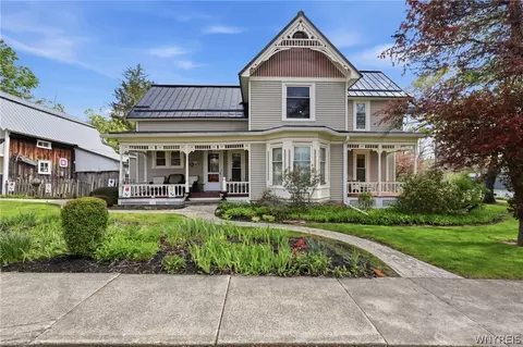 67 Canada St, Holland, NY 14080