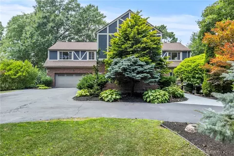 5082 Woodland Dr, Lewiston, NY 14092