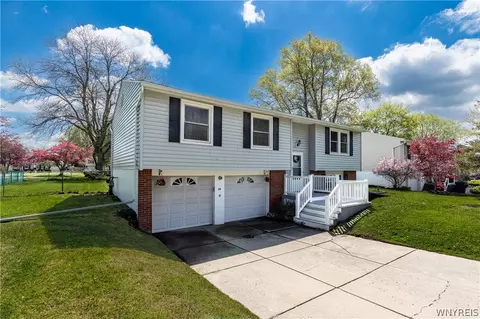 49 Paul Dr, Amherst, NY 14228