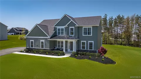 63 Woodthrush Trl, Orchard Park, NY 14127