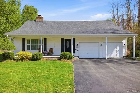 7279 Selden Rd, Le Roy, NY 14482