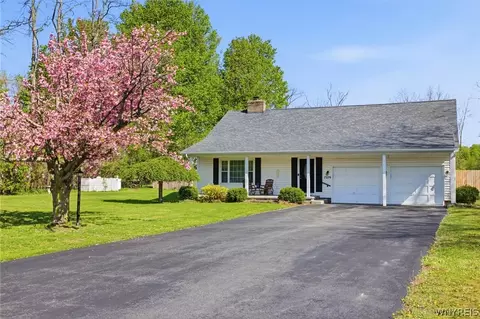 7279 Selden Rd, Le Roy, NY 14482